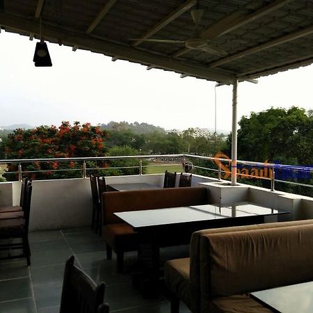 Hotel Samridhi Udaipur Esterno foto